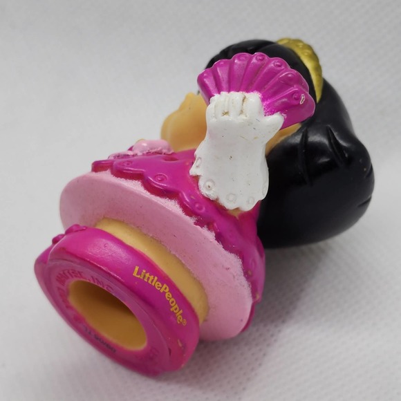 Fisher-Price Little People Lil Kingdom Princess Sonya Lee with Purple Fan - Picture 5 of 6